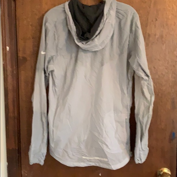 Women’s Nike Running Windbreaker - Picture 3 of 3